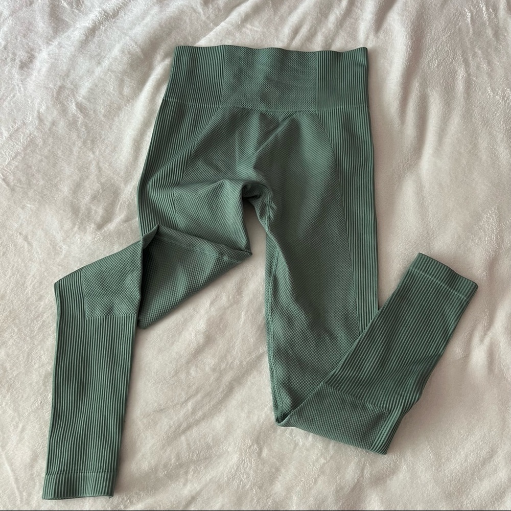 Green ribbed leggings size S